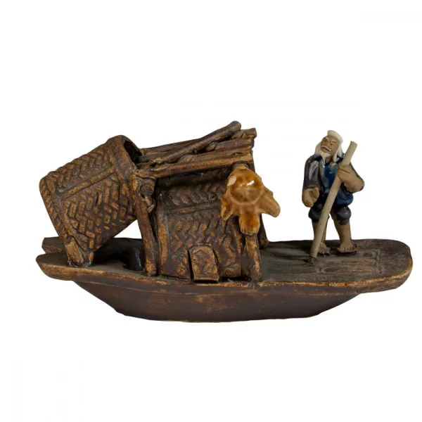 Keramična figura stoječega ribiča v čolnu